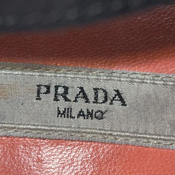 Prada black suede platform pink tulip t-strap sandals - Picture 4 of 15